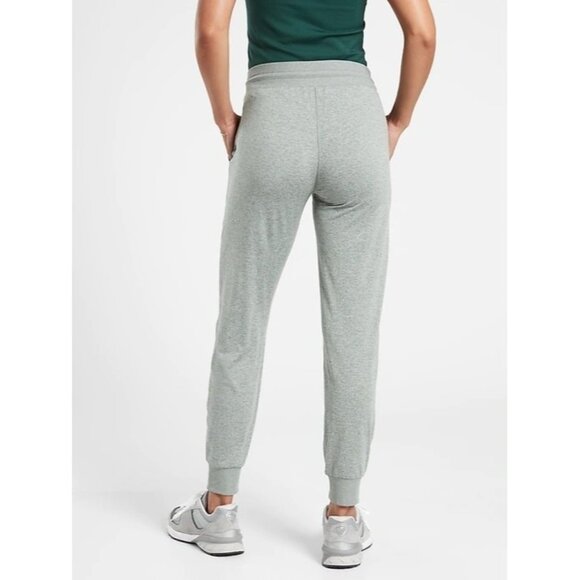 ATHLETA Metropolis Gray Uptempo Joggers sz 1X - Picture 8 of 9